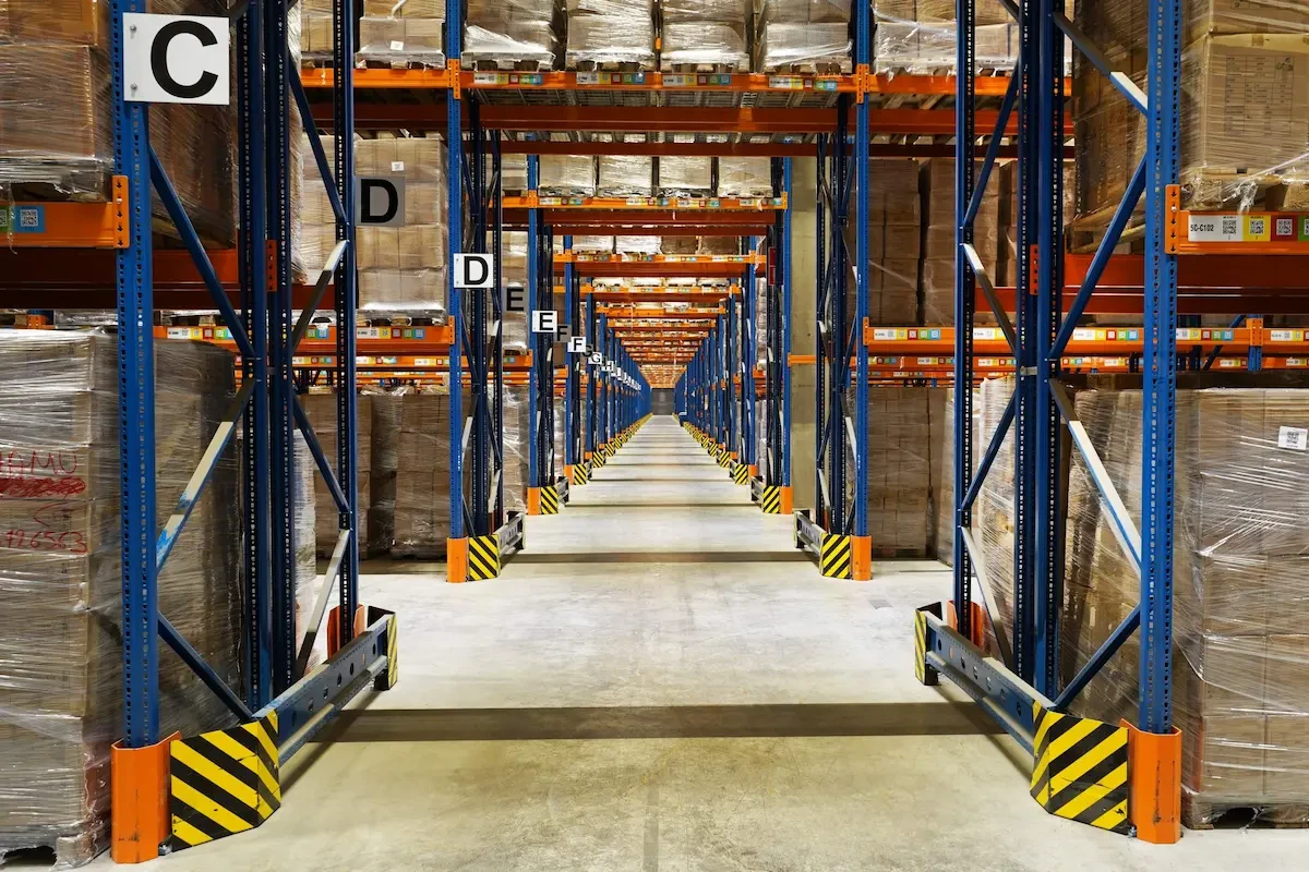 Foto Van de Poel magazijn